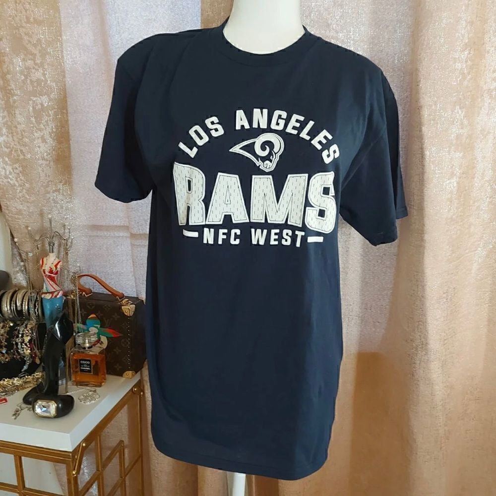 New NFL RAMS shirt size medium